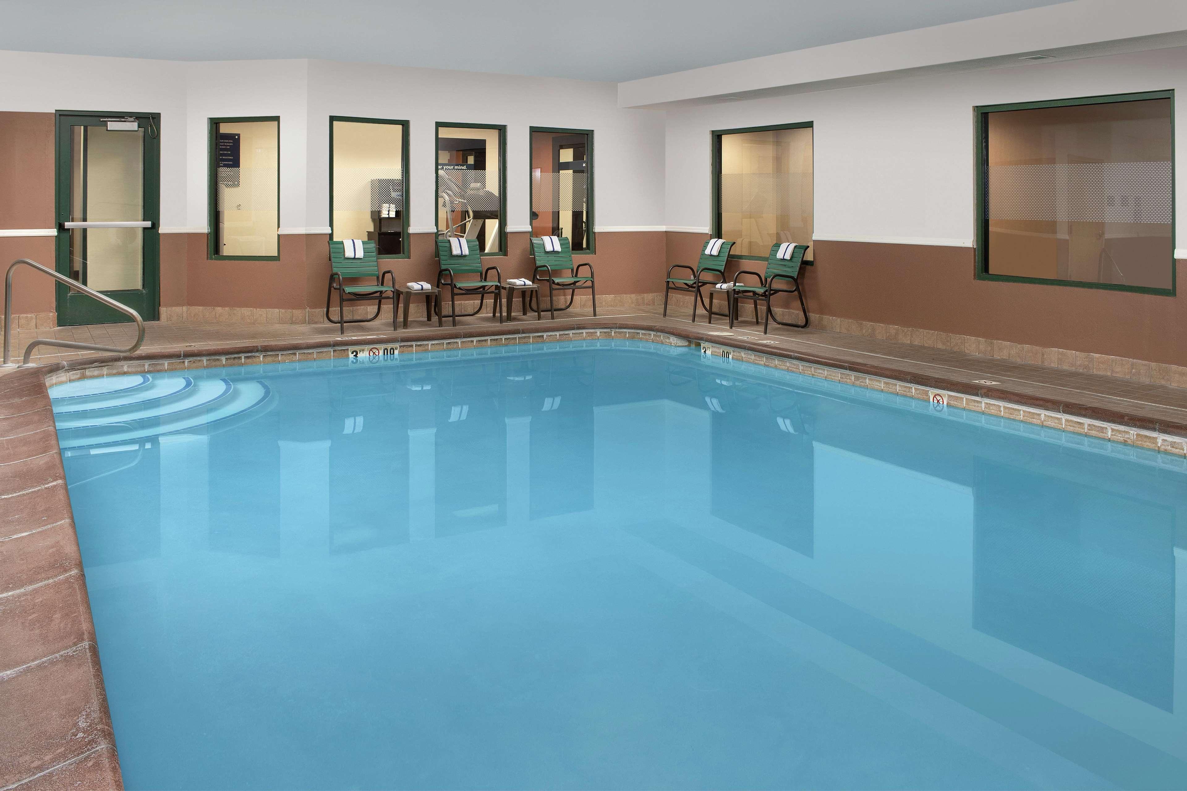 Hampton Inn Kansas City The Legends Съоръжения снимка