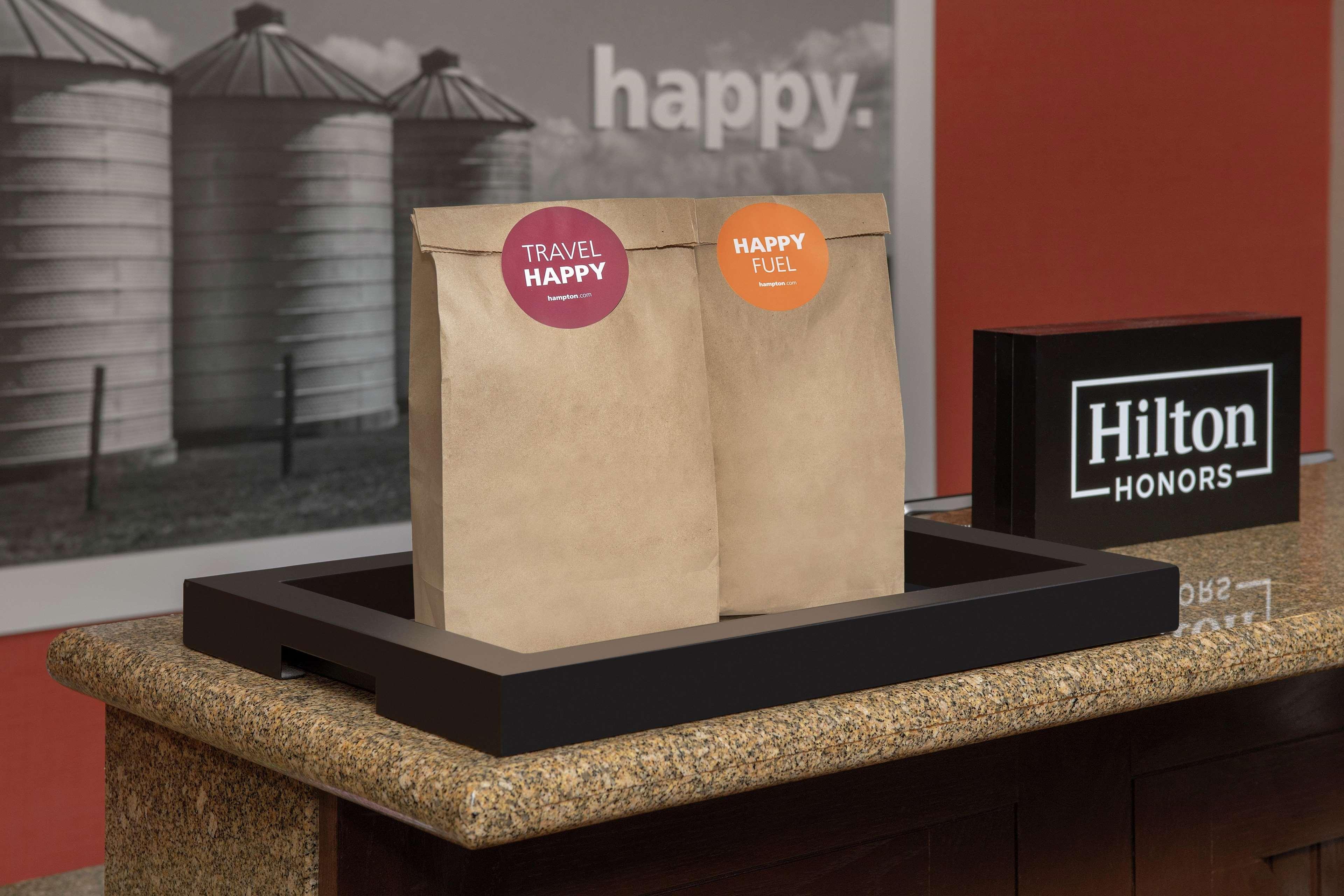 Hampton Inn Kansas City The Legends Екстериор снимка