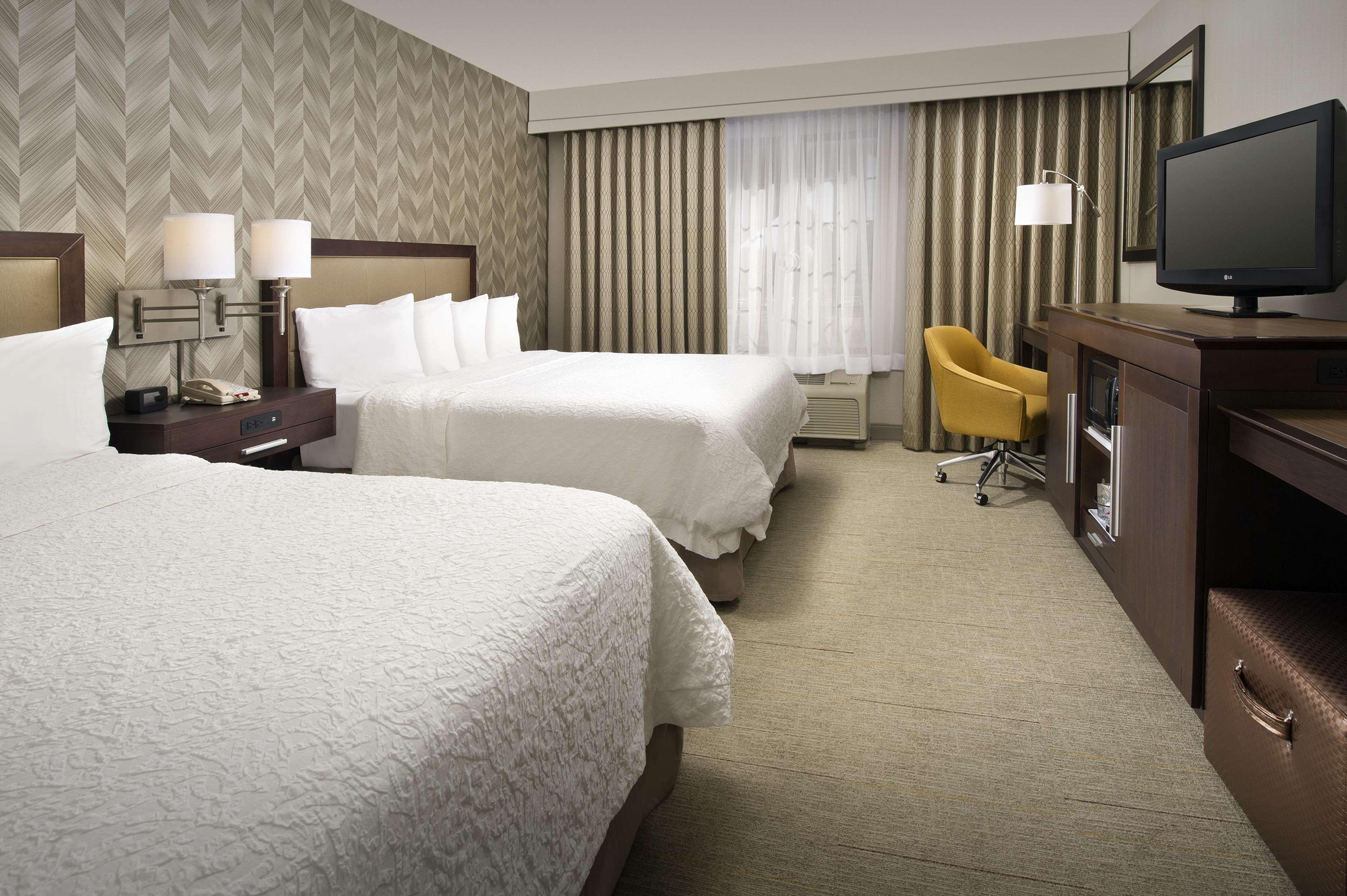 Hampton Inn Kansas City The Legends Стая снимка