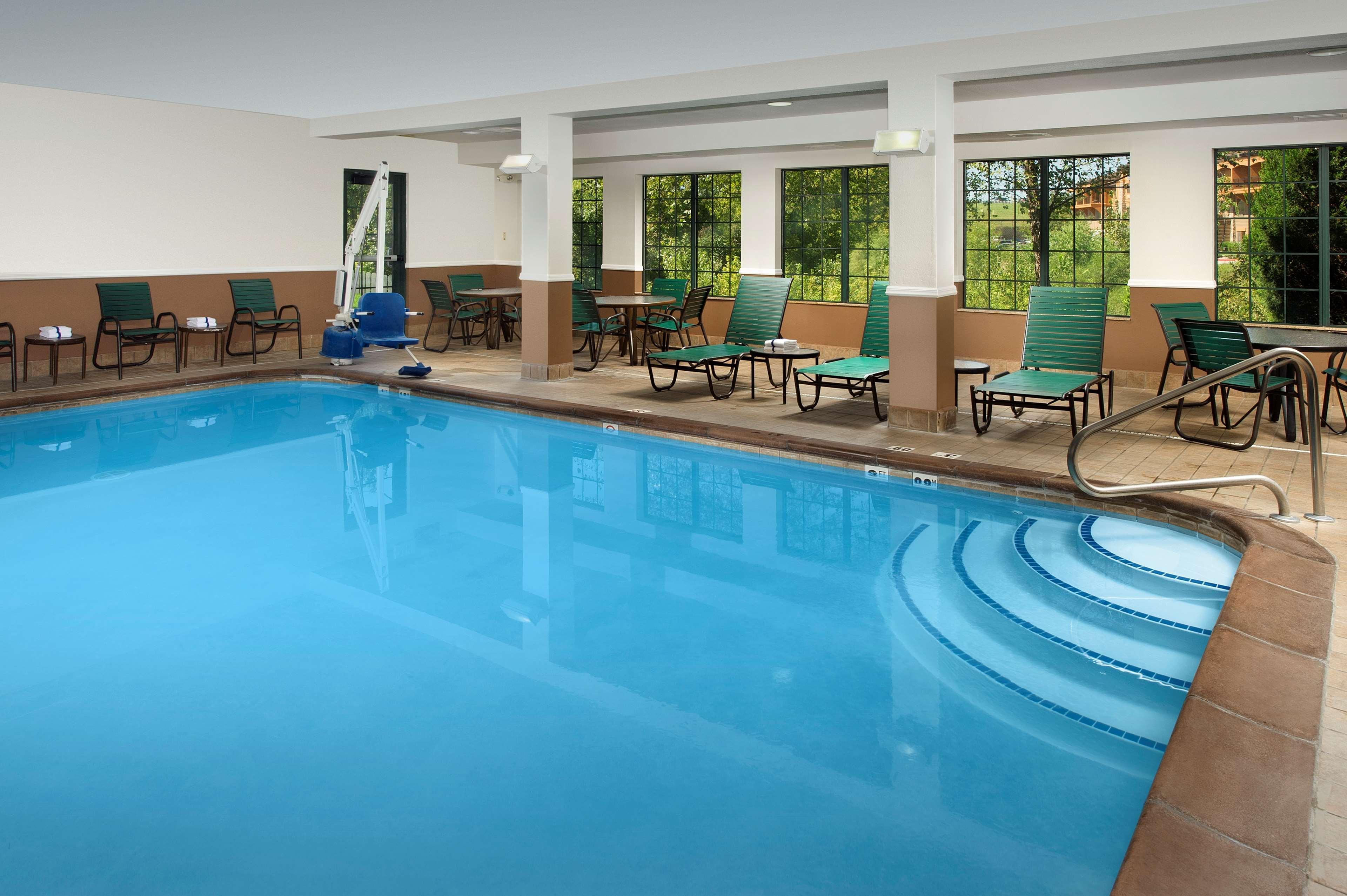 Hampton Inn Kansas City The Legends Съоръжения снимка