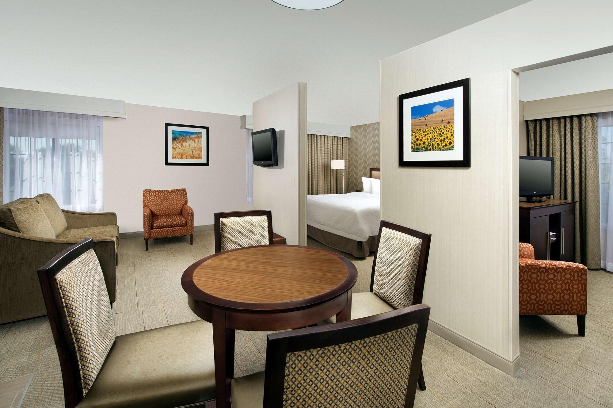 Hampton Inn Kansas City The Legends Екстериор снимка