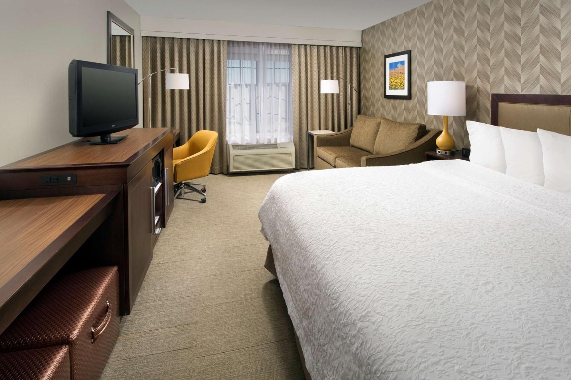 Hampton Inn Kansas City The Legends Екстериор снимка