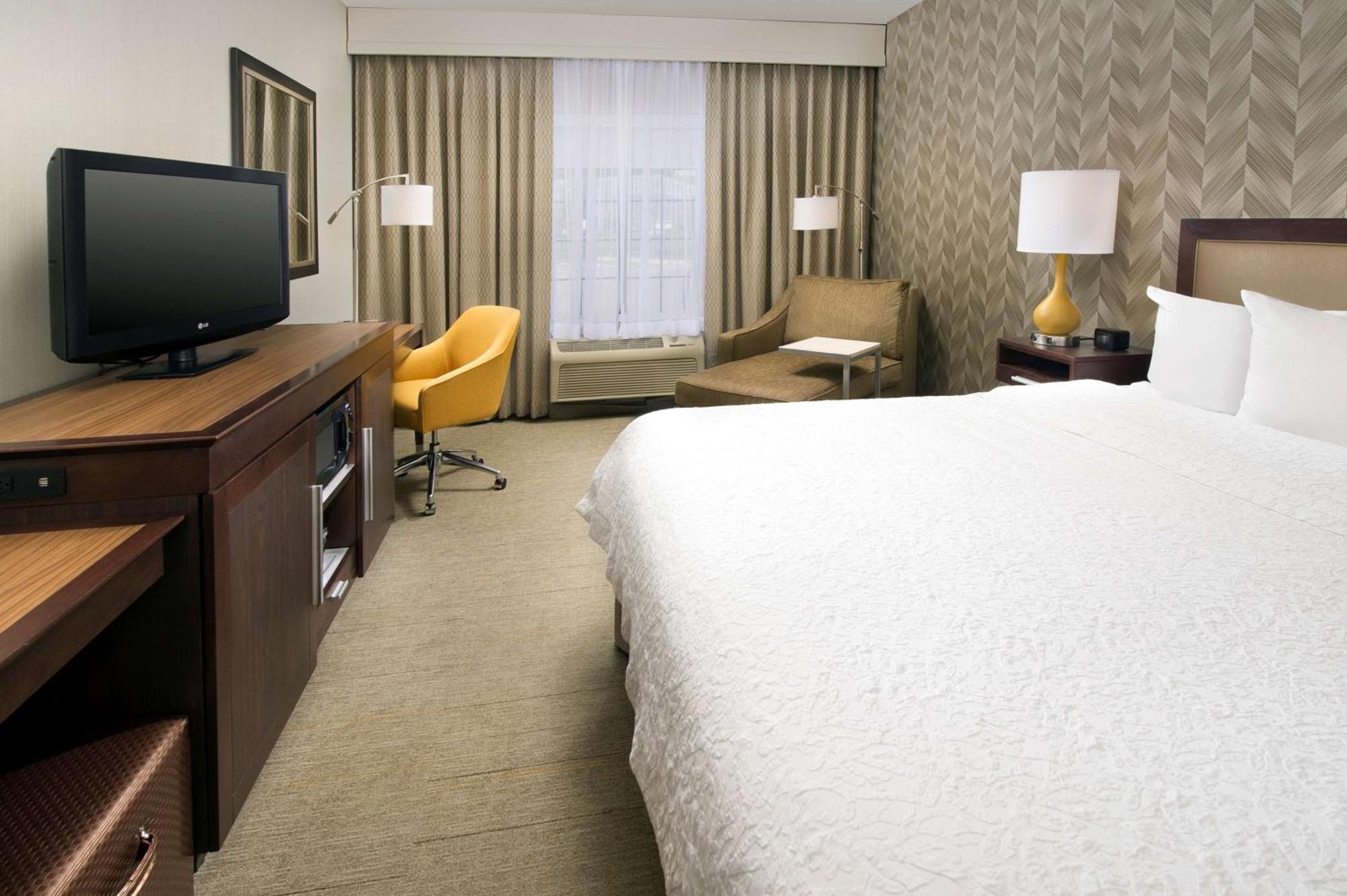Hampton Inn Kansas City The Legends Екстериор снимка