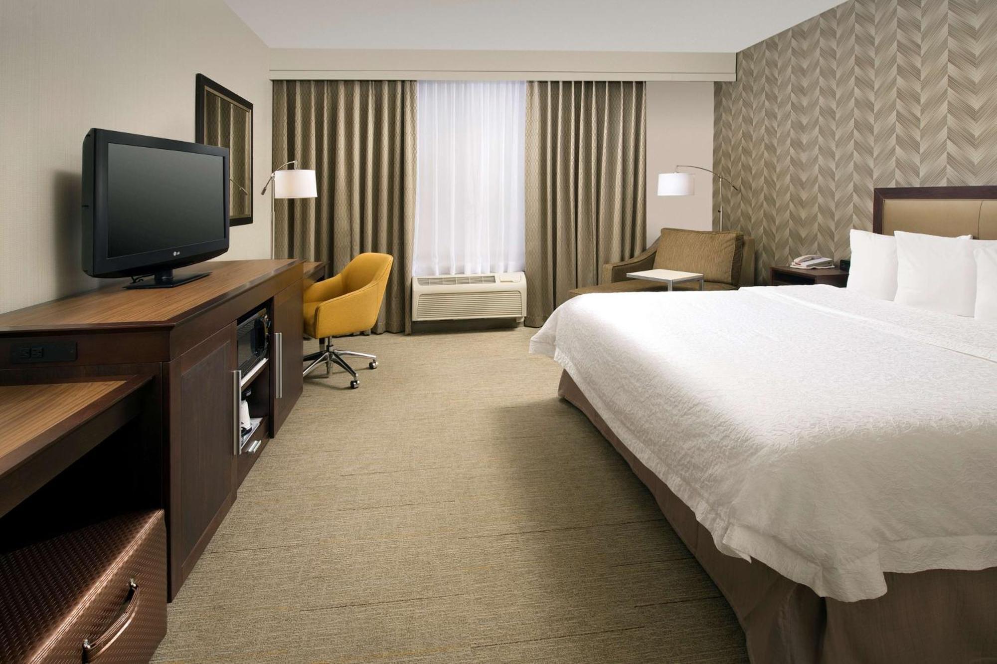 Hampton Inn Kansas City The Legends Екстериор снимка