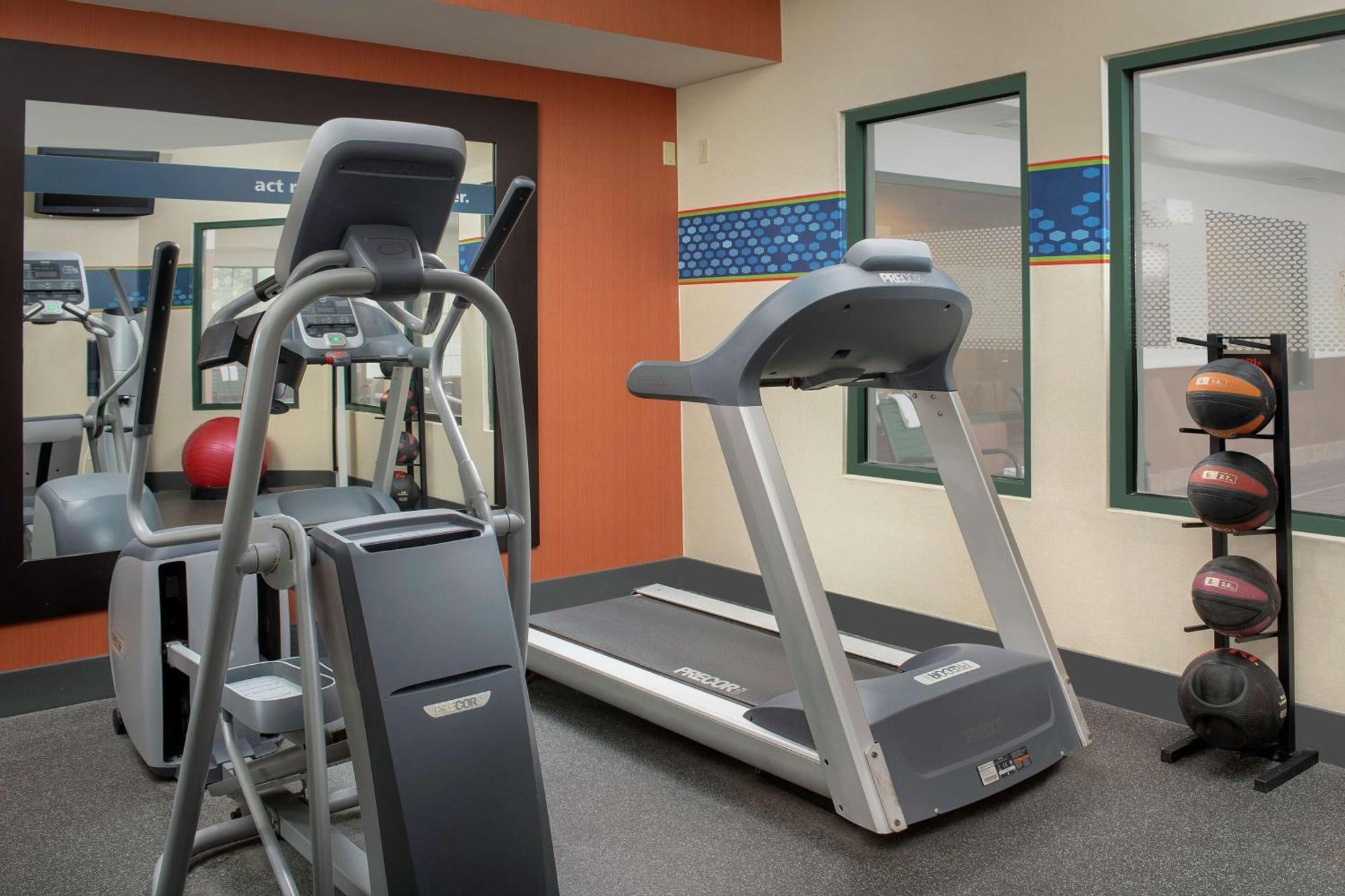 Hampton Inn Kansas City The Legends Екстериор снимка