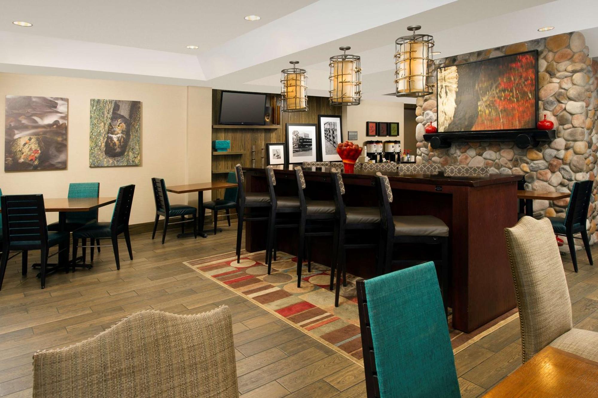 Hampton Inn Kansas City The Legends Екстериор снимка