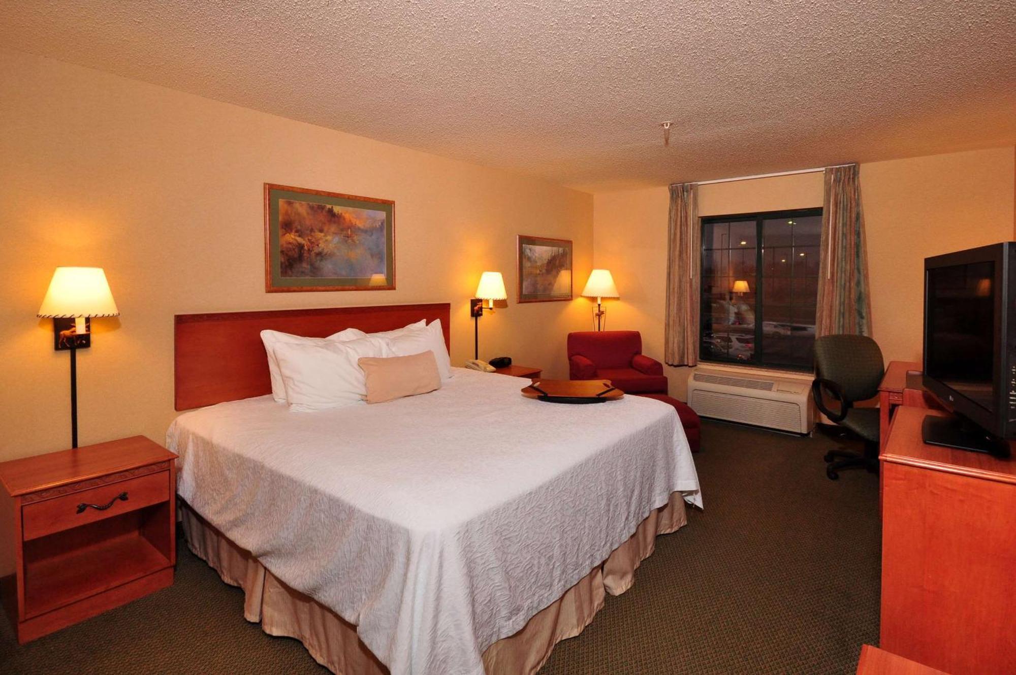 Hampton Inn Kansas City The Legends Екстериор снимка