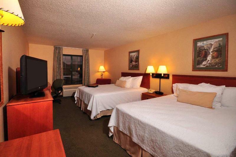 Hampton Inn Kansas City The Legends Стая снимка