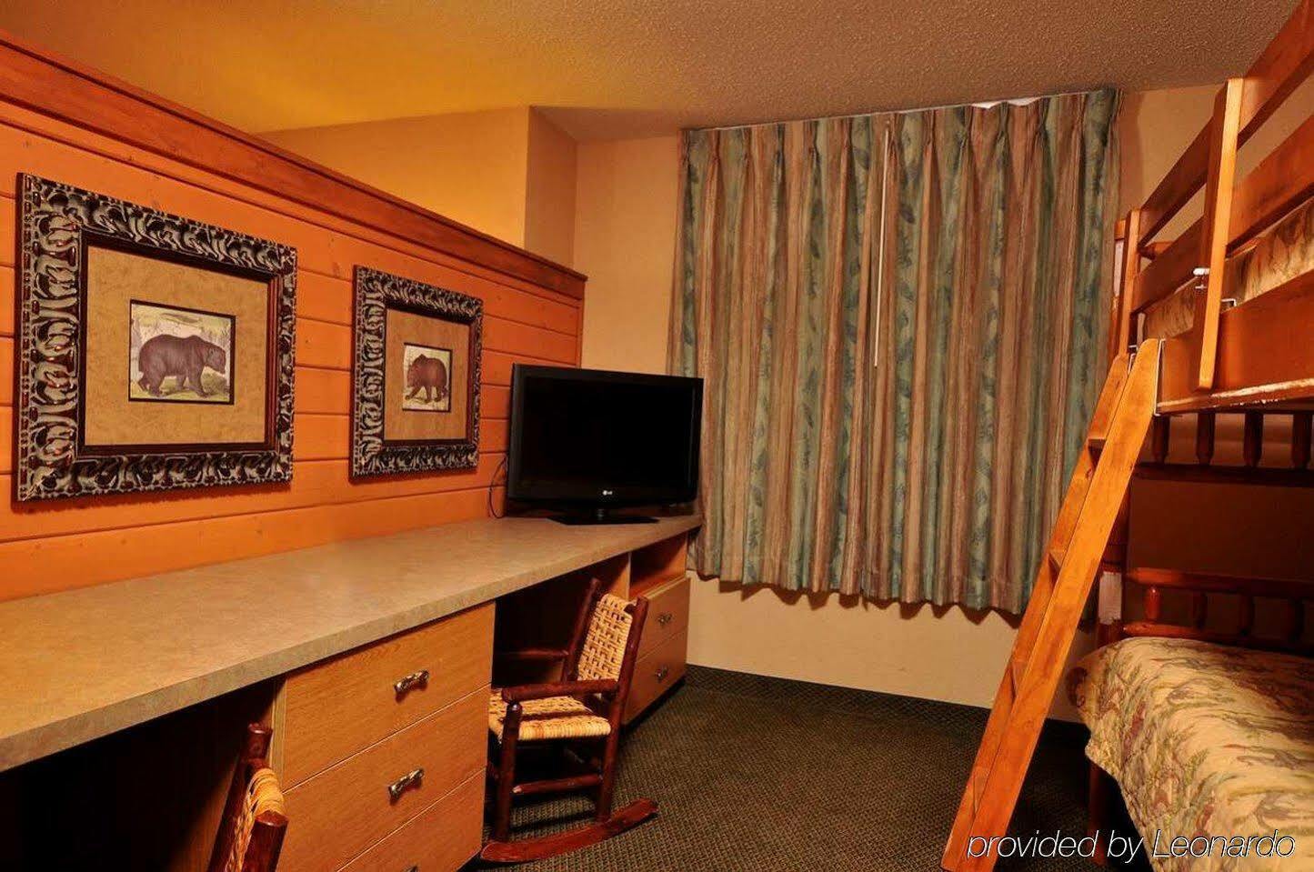 Hampton Inn Kansas City The Legends Екстериор снимка
